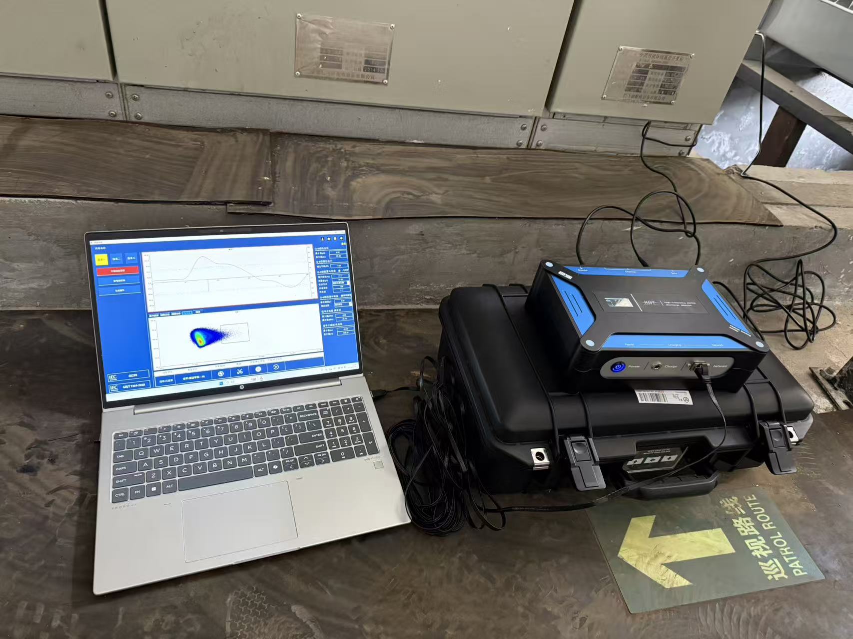 高頻電纜局放測試儀在變電站測試現(xiàn)場 高頻電纜局放測試儀在變電站測試現(xiàn)場